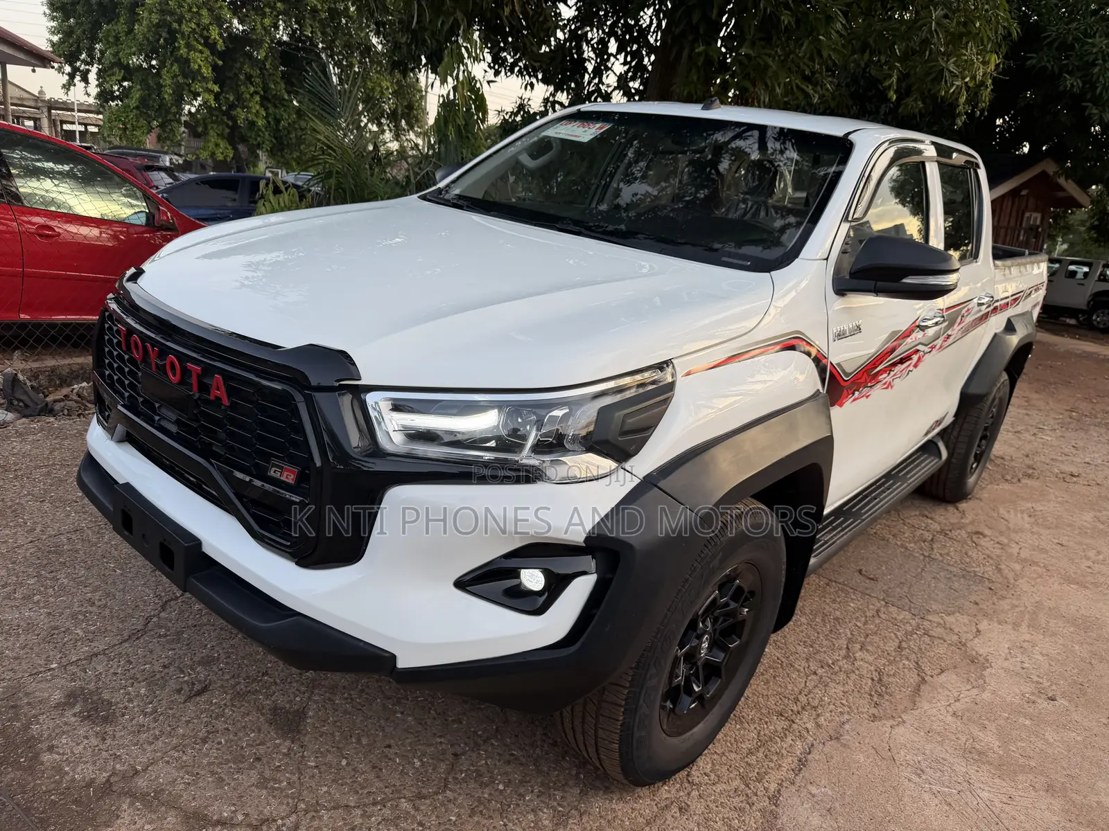 Toyota Hilux 2025 White