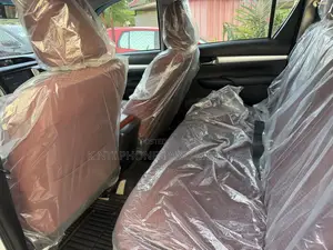 Toyota Hilux 2025 White