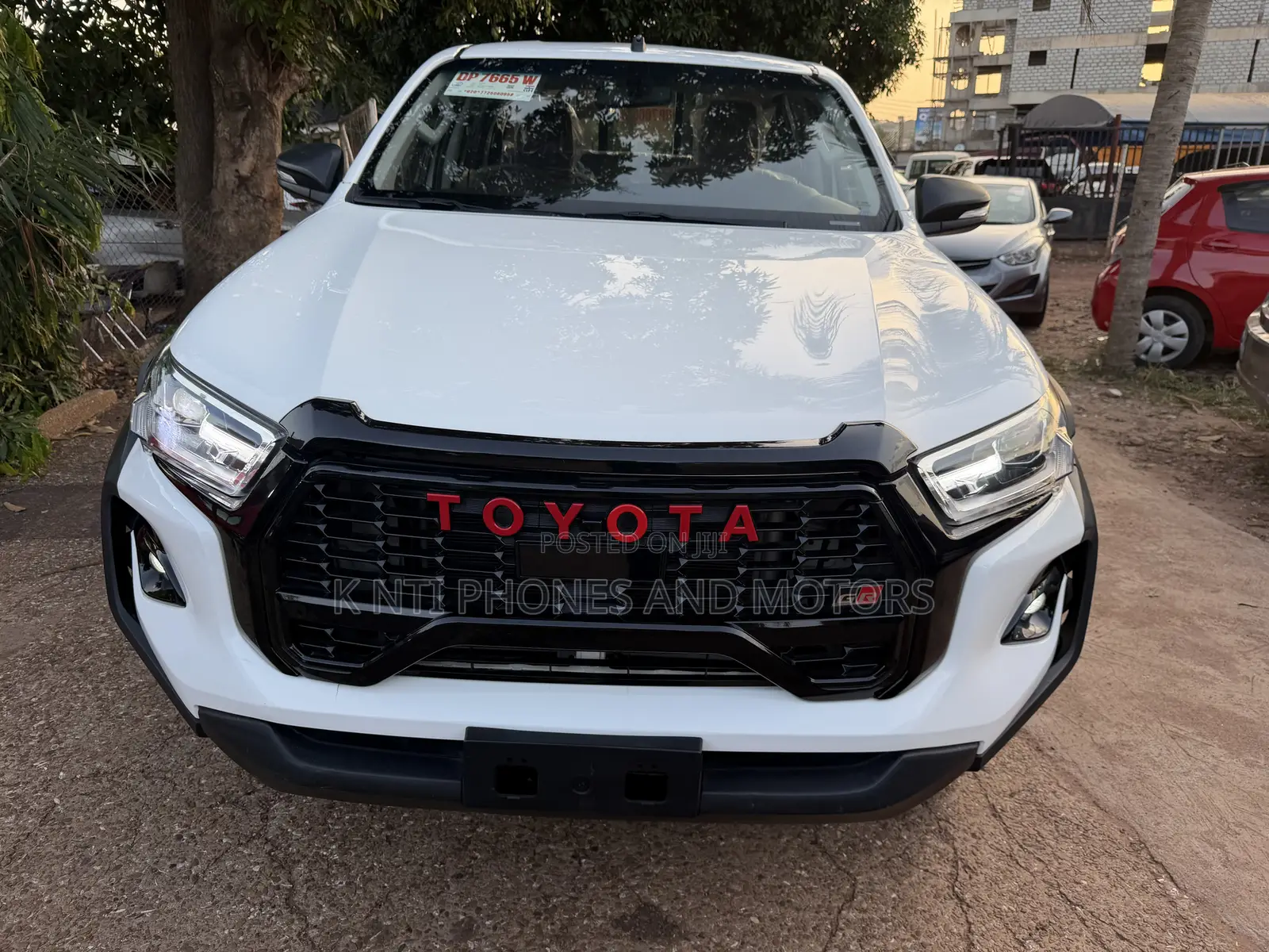 Toyota Hilux 2025 White
