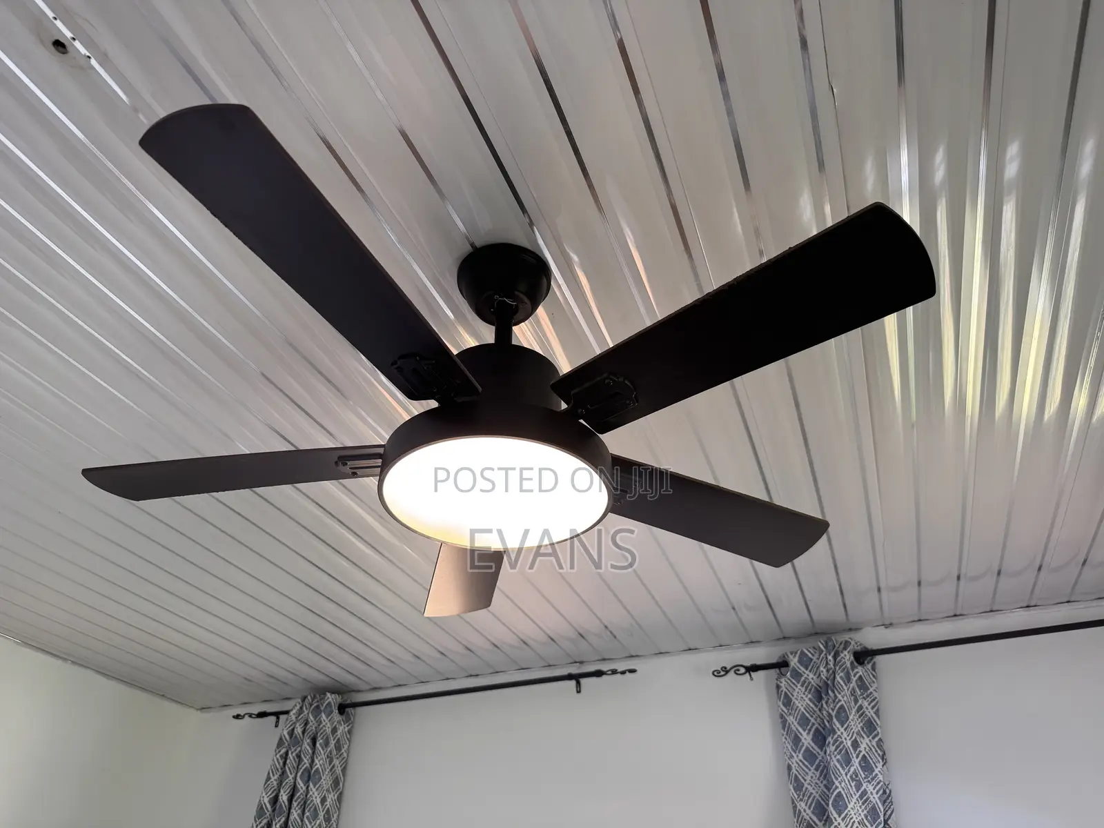 42 Inch Ceiling Fan + Light (Remote)