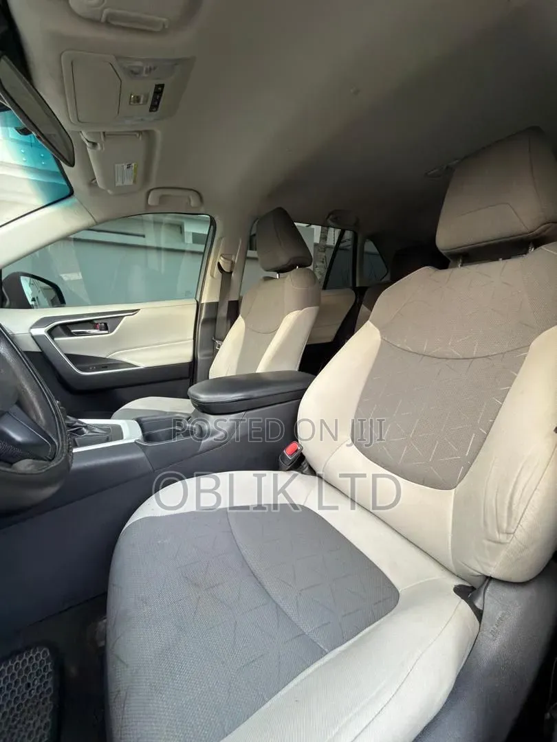 Toyota RAV4 XLE 2022 Gray