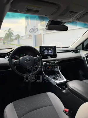 Toyota RAV4 XLE 2022 Gray