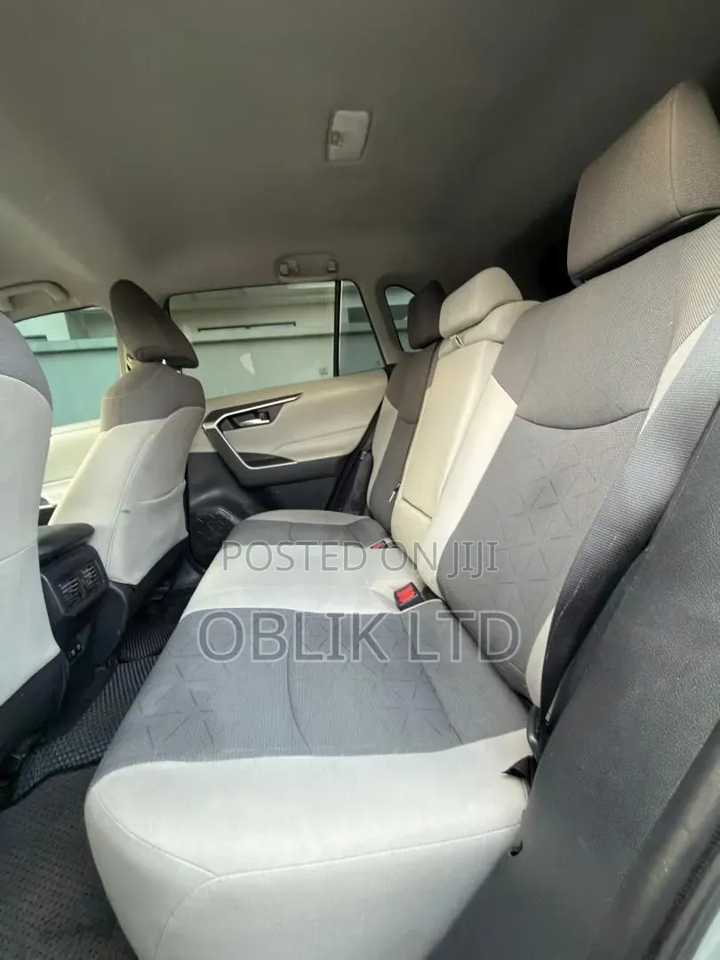 Toyota RAV4 XLE 2022 Gray
