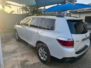 Toyota Highlander 2.7L 2WD 2013 White