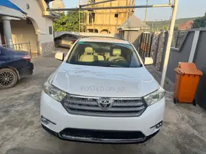 Toyota Highlander 2.7L 2WD 2013 White