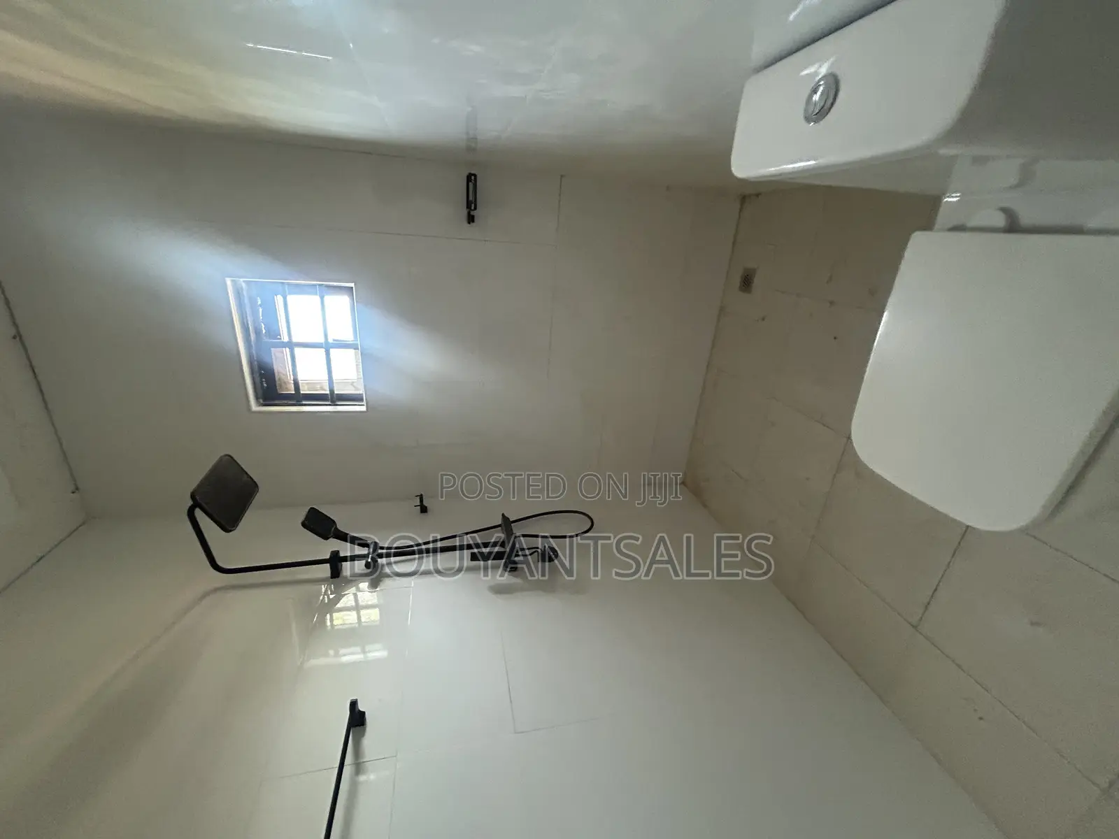 3bdrm House in Old Ashongman for sale