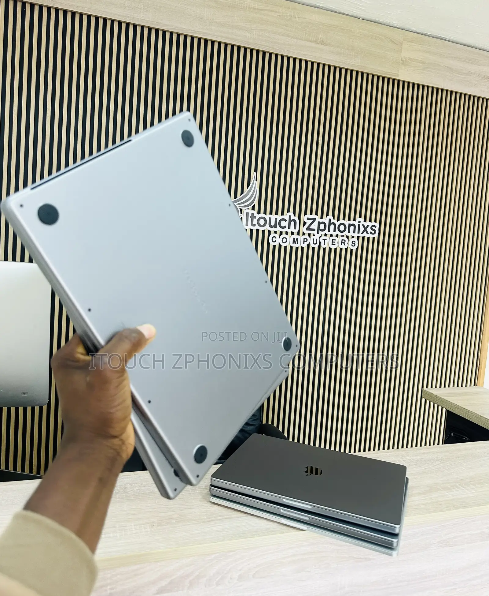 Laptop Apple MacBook Pro 2021 M1 16GB Apple M1 Pro SSD 1T