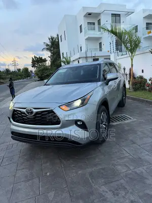 Toyota Highlander XLE AWD 2024 Silver