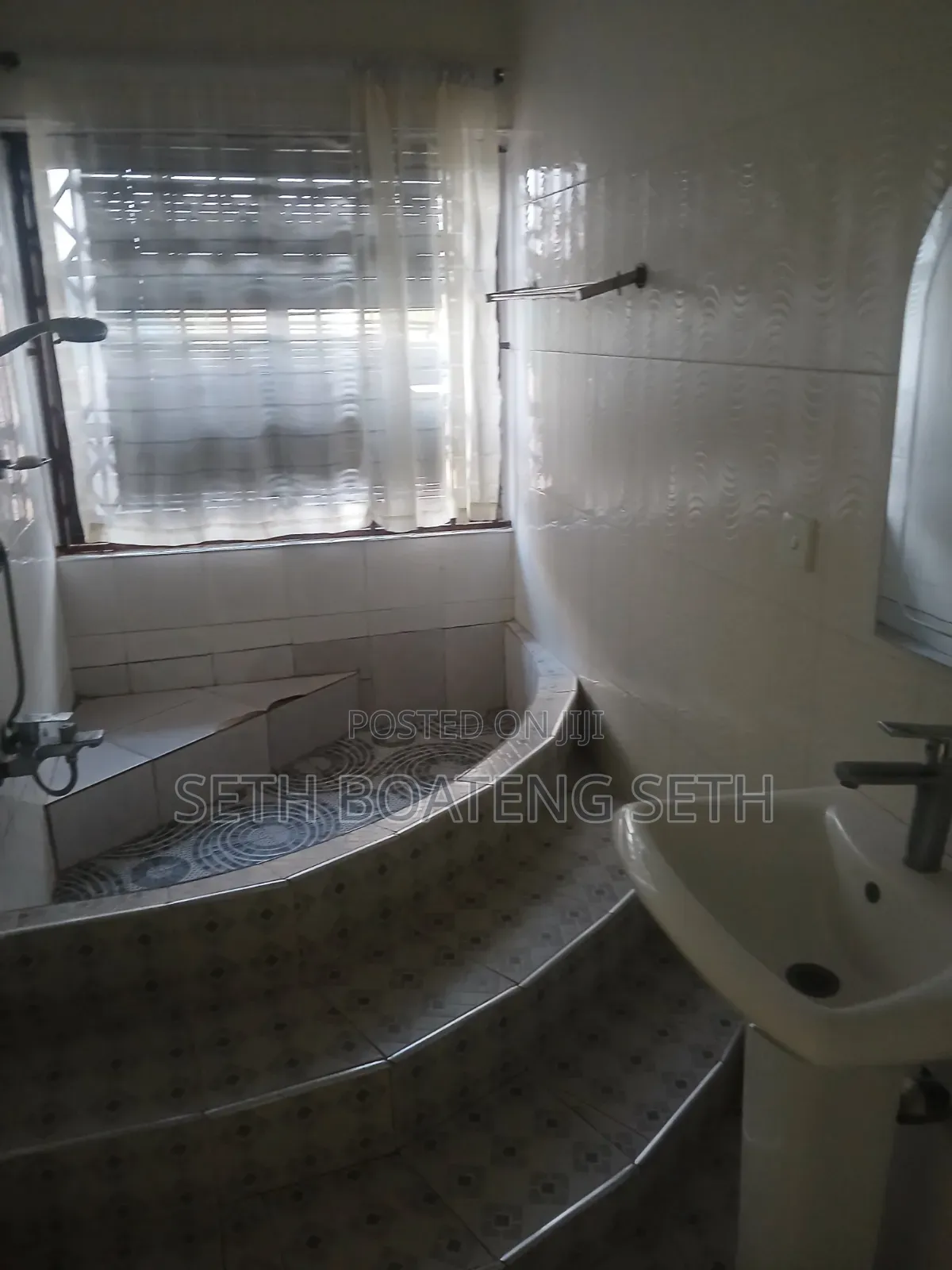 3bdrm Apartment in Abuakwa Dkc, Atwima Nwabiagya for rent
