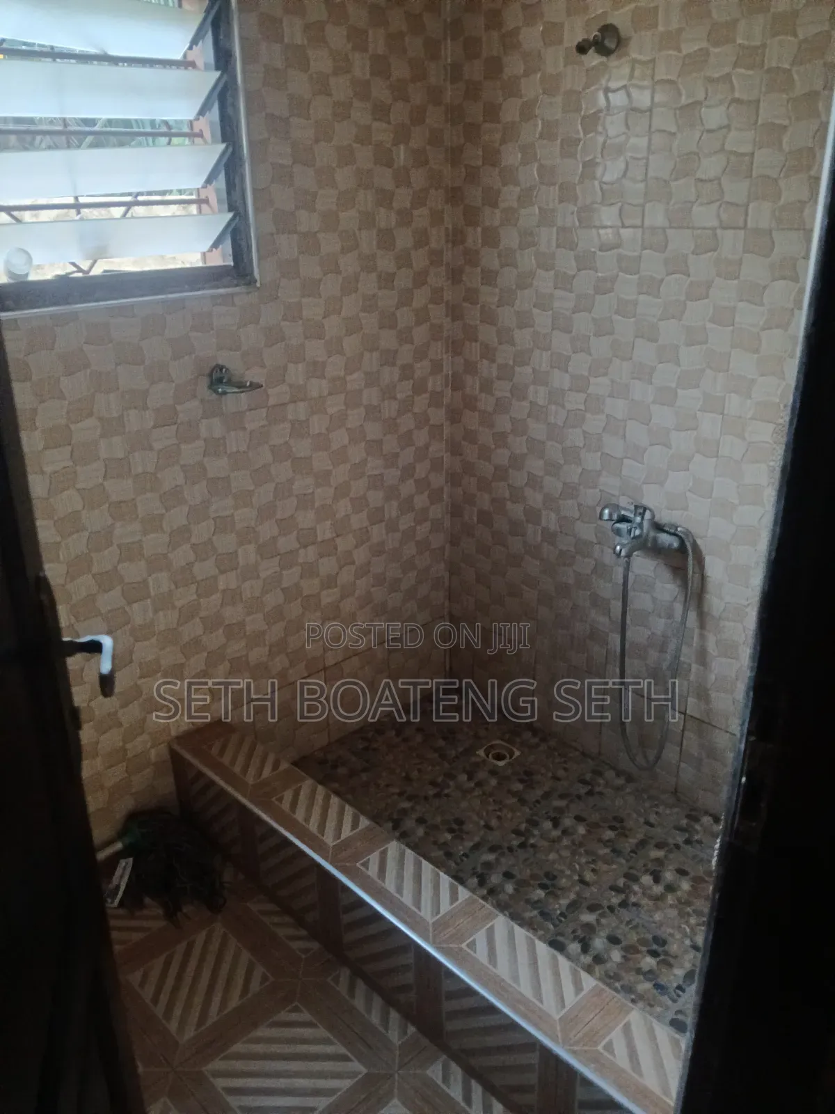 3bdrm Apartment in Abuakwa Dkc, Atwima Nwabiagya for rent