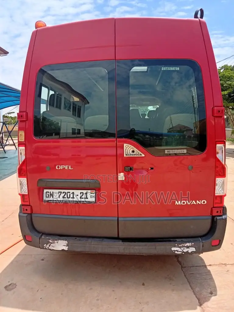 Opel Vivaro 2013 Red