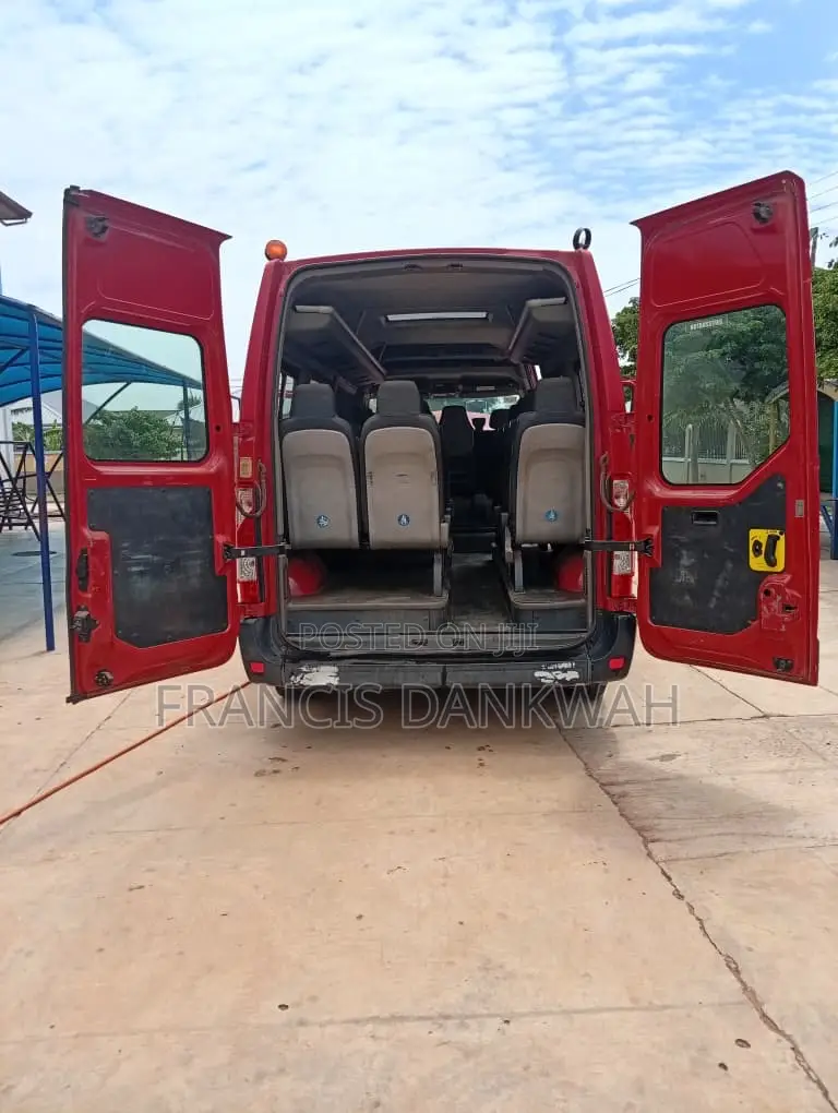 Opel Vivaro 2013 Red
