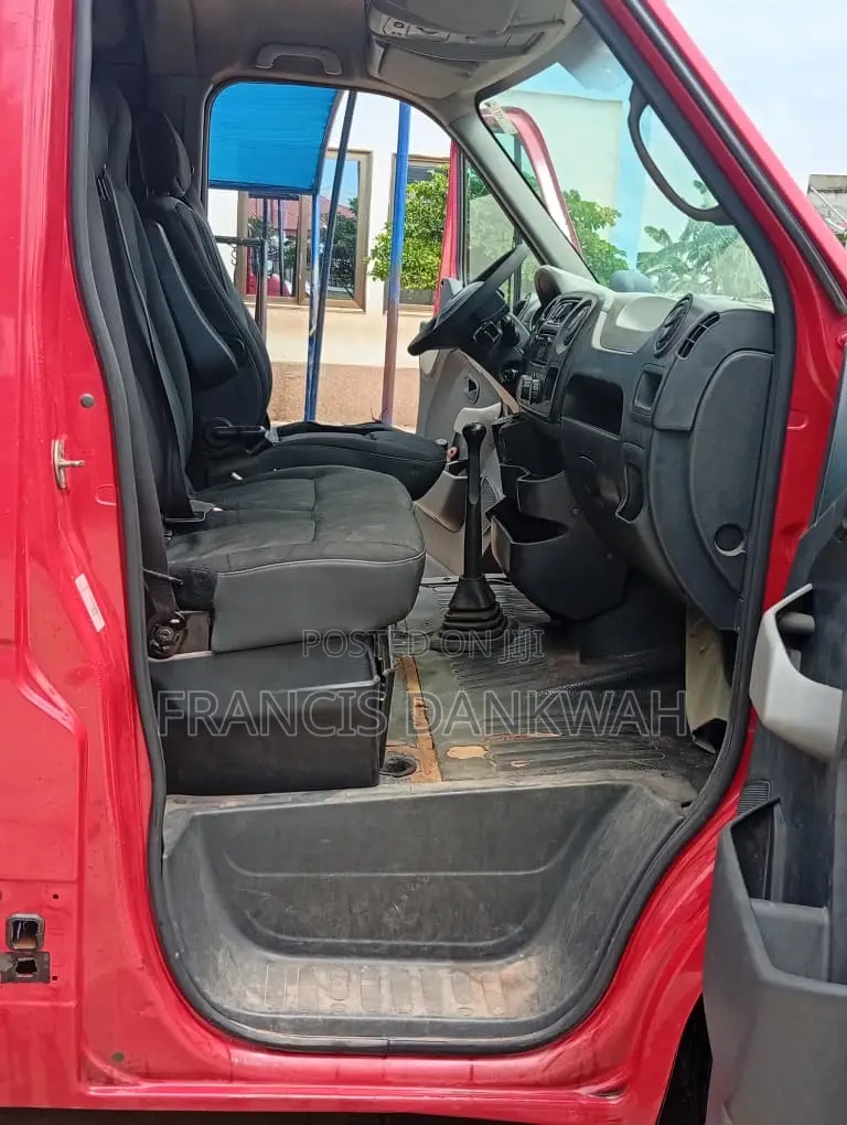 Opel Vivaro 2013 Red