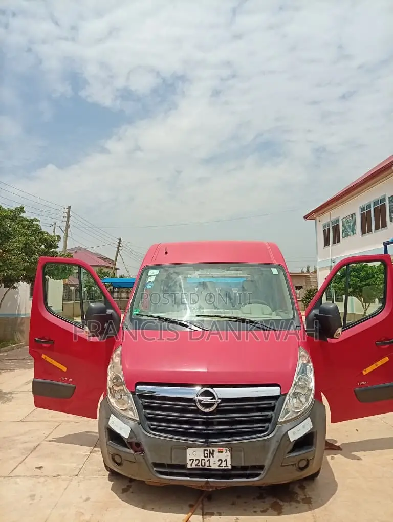 Opel Vivaro 2013 Red