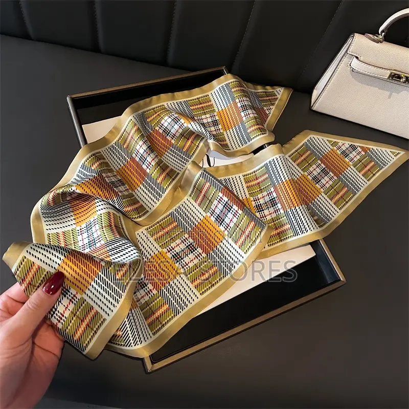 Luxury Pointed Neck Scarfs