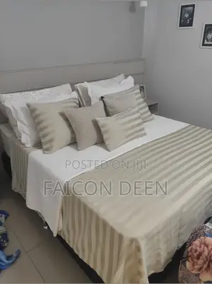 Built to Handle Daily Hotel Demands(2 Cotton Bedsheets,4 Pillow Cases