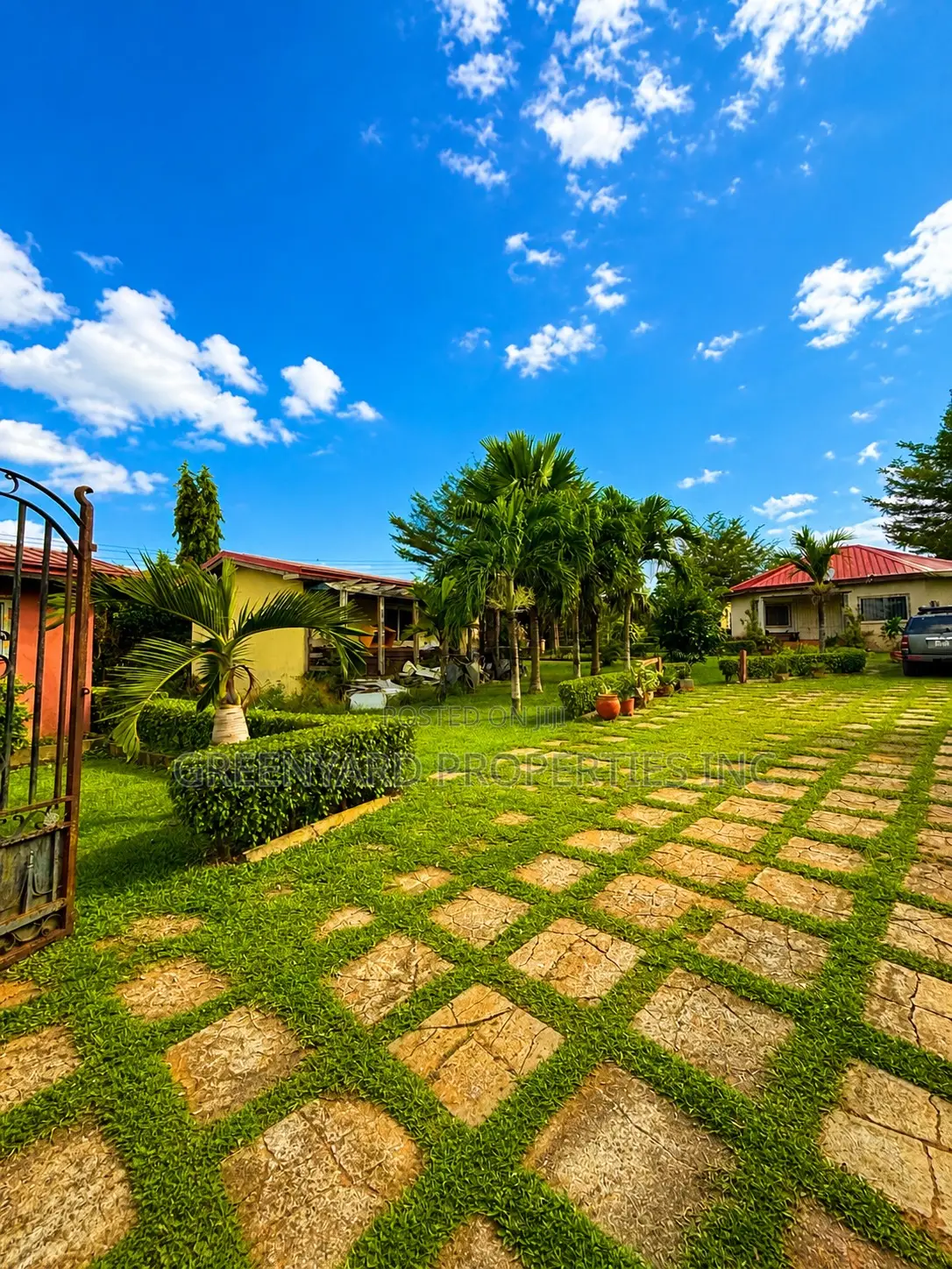 8bdrm Villa in Teiman, Oyarifa for sale