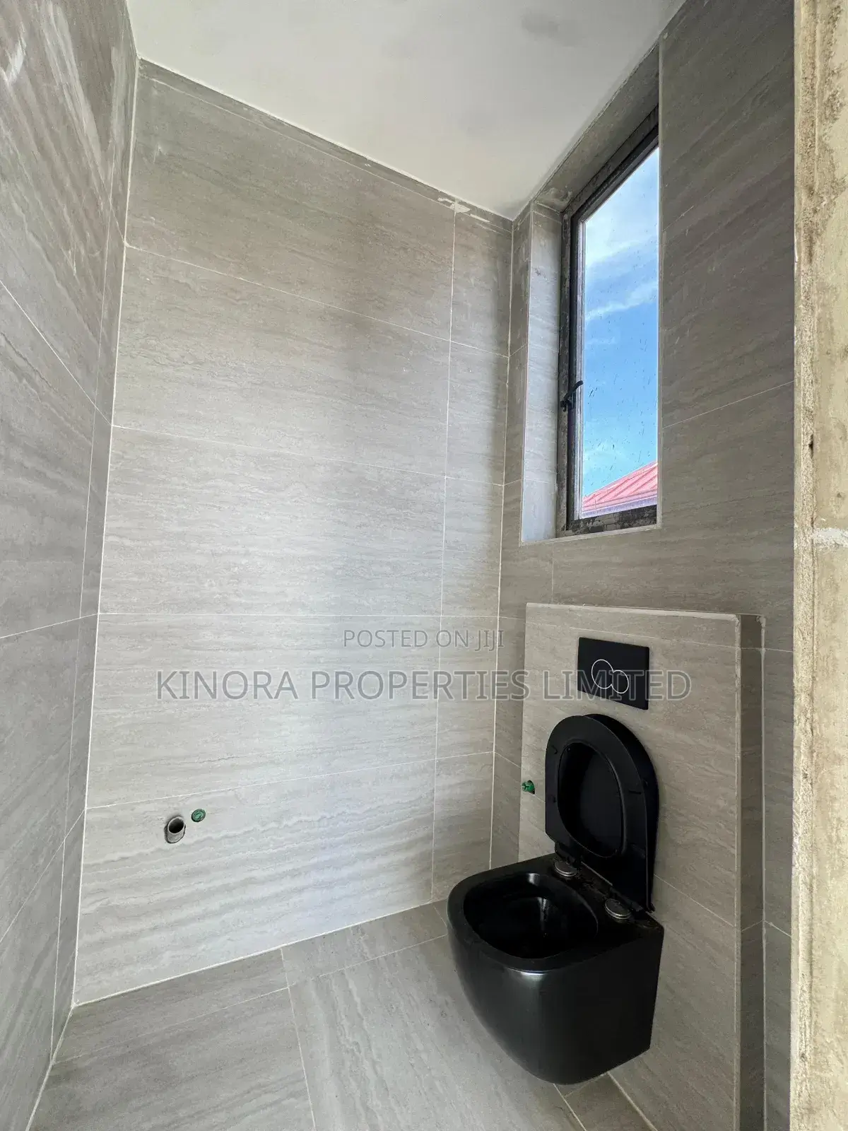 5bdrm Duplex in Oyarifa, Ghana Flag for sale