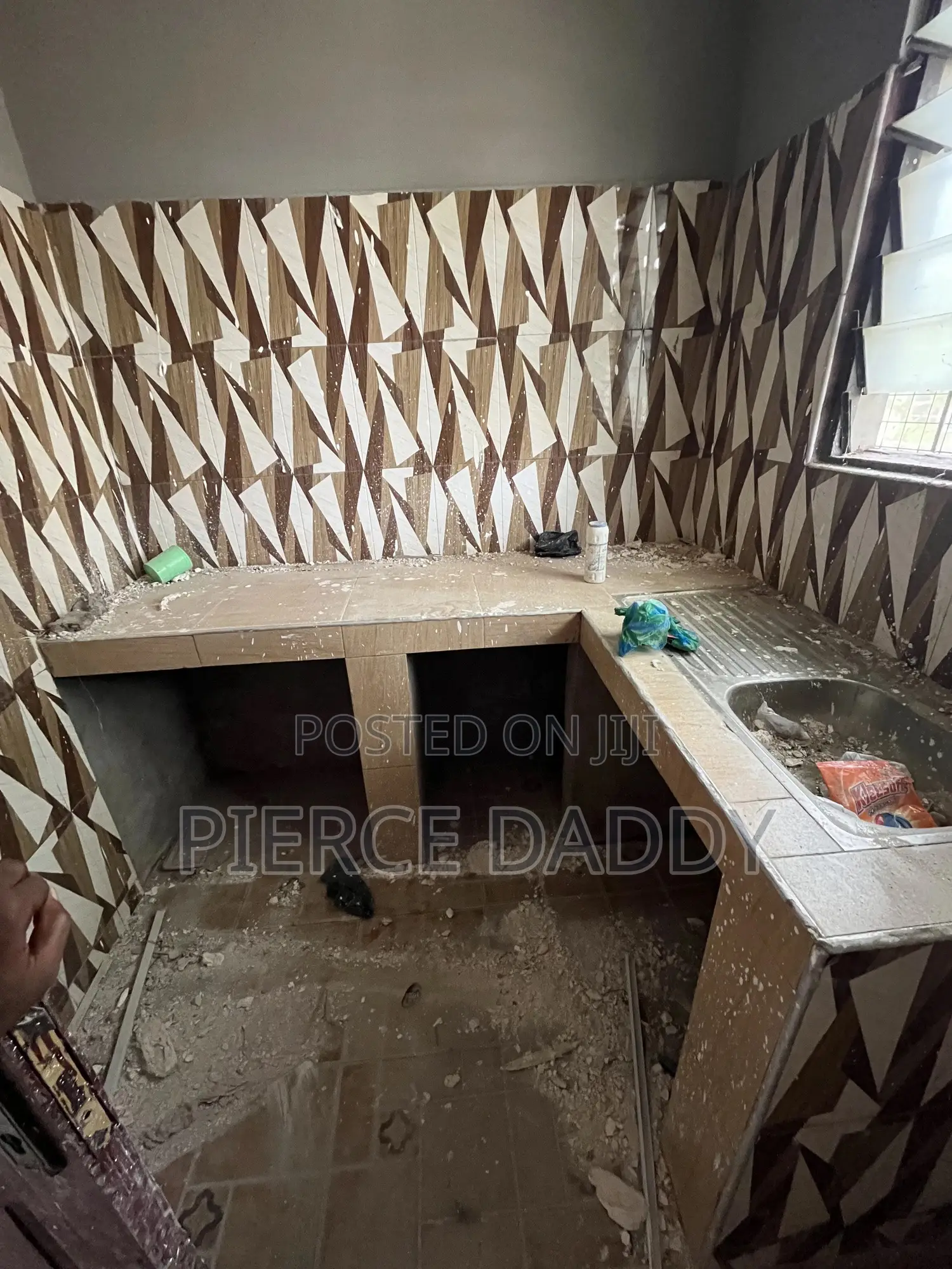 1bdrm Room & Parlour in Manhean for rent
