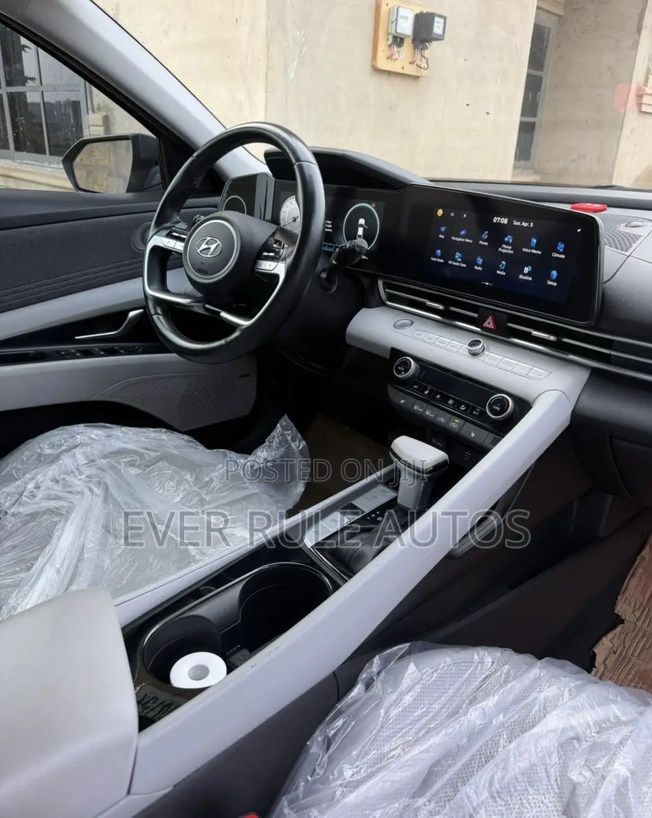Hyundai Elantra Limited 2023 Gray