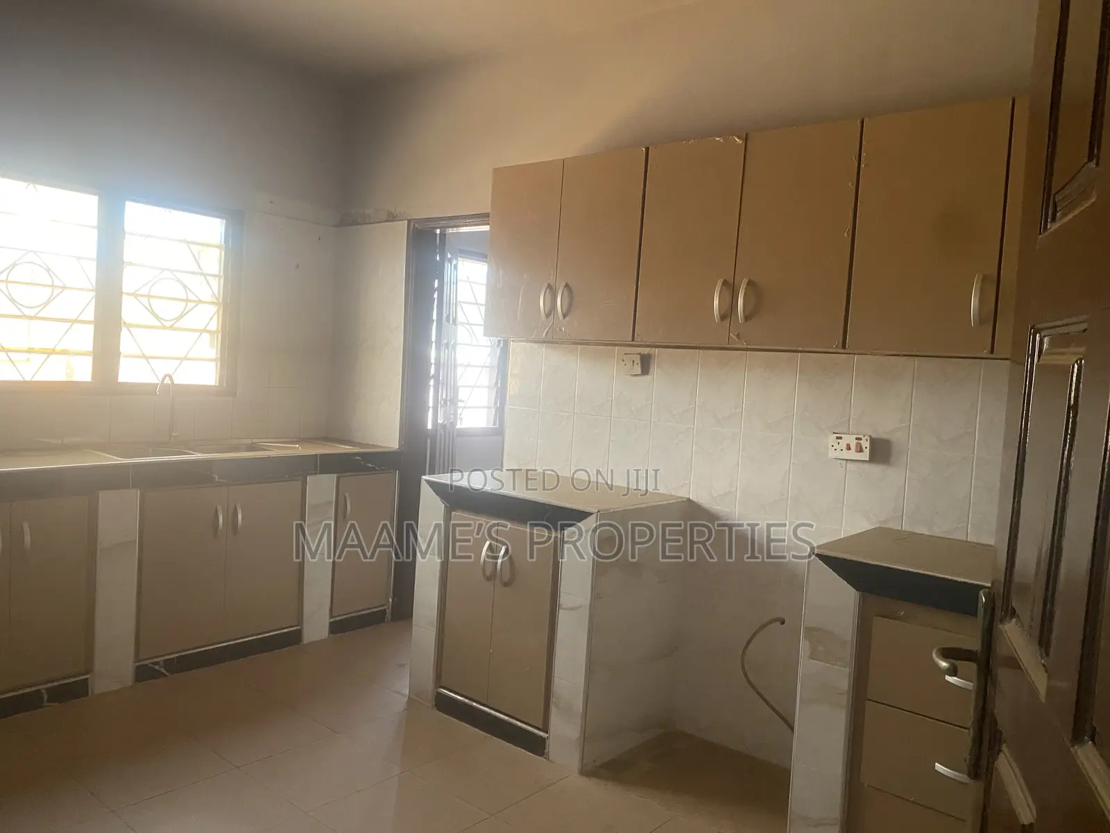 6bdrm House in Adenta for rent