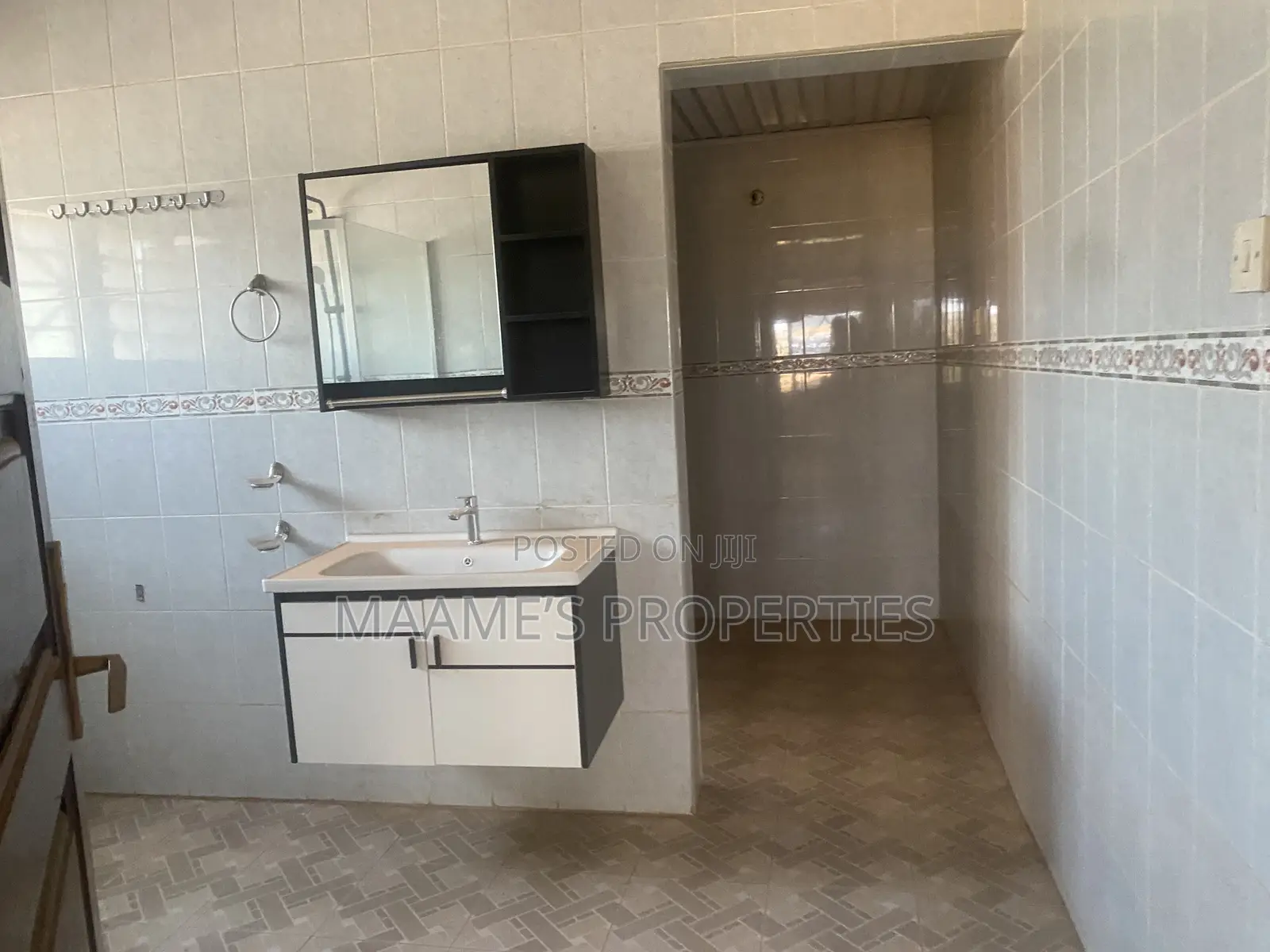 6bdrm House in Adenta for rent