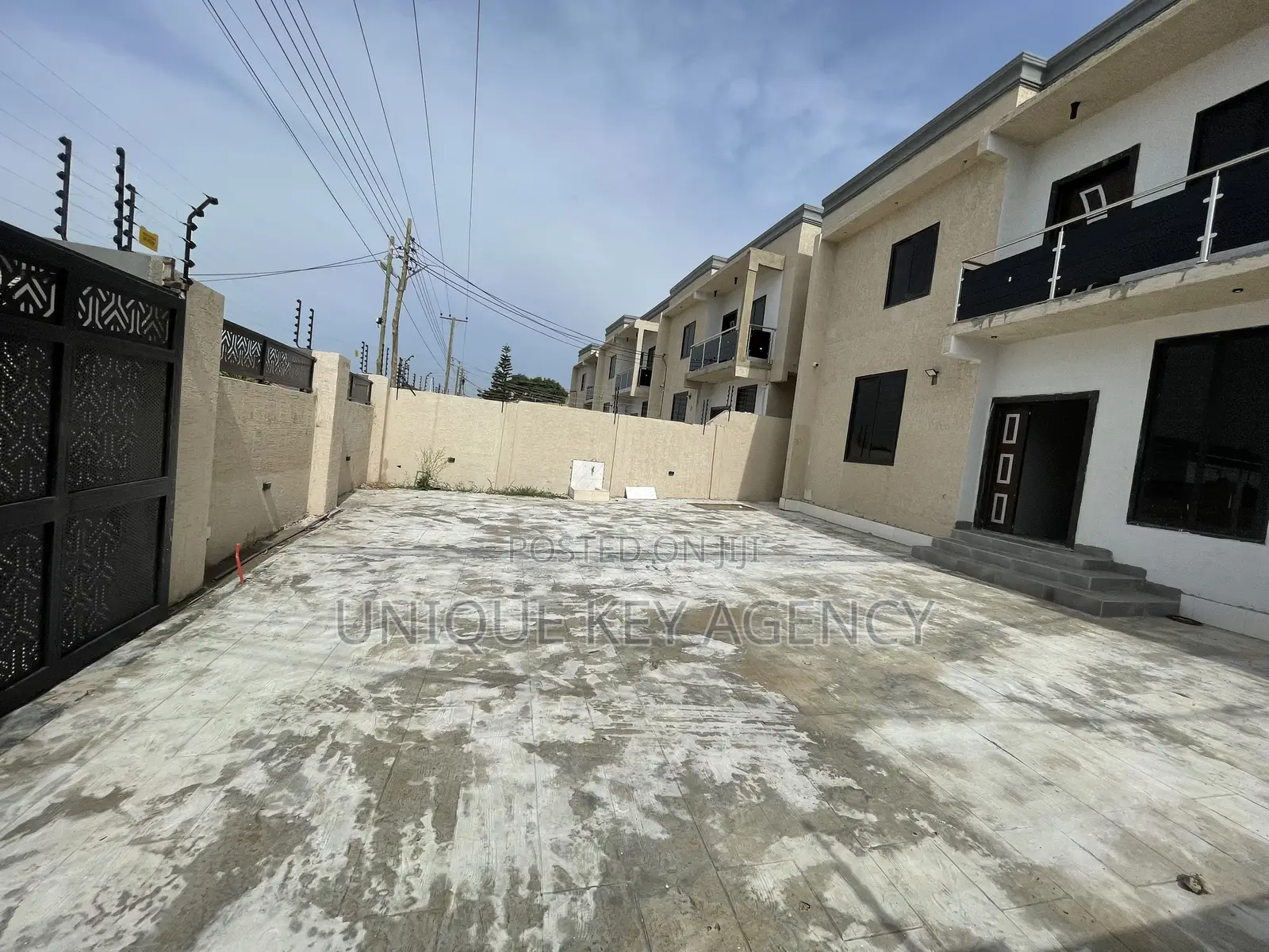 4bdrm Duplex in Unique Key Agency, Spintex for sale