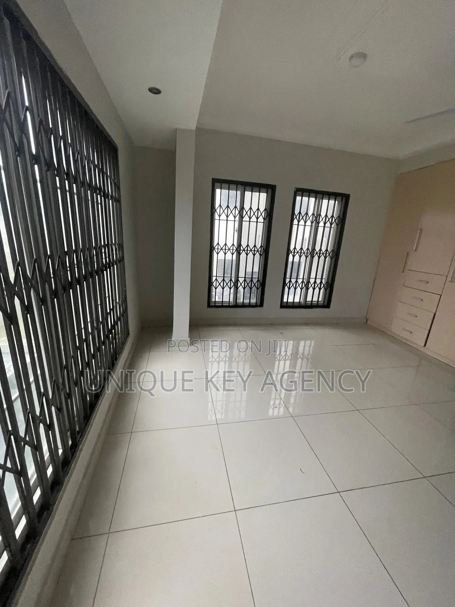 2bdrm Apartment in Unique Key Agency, Airport Residential Area for rent