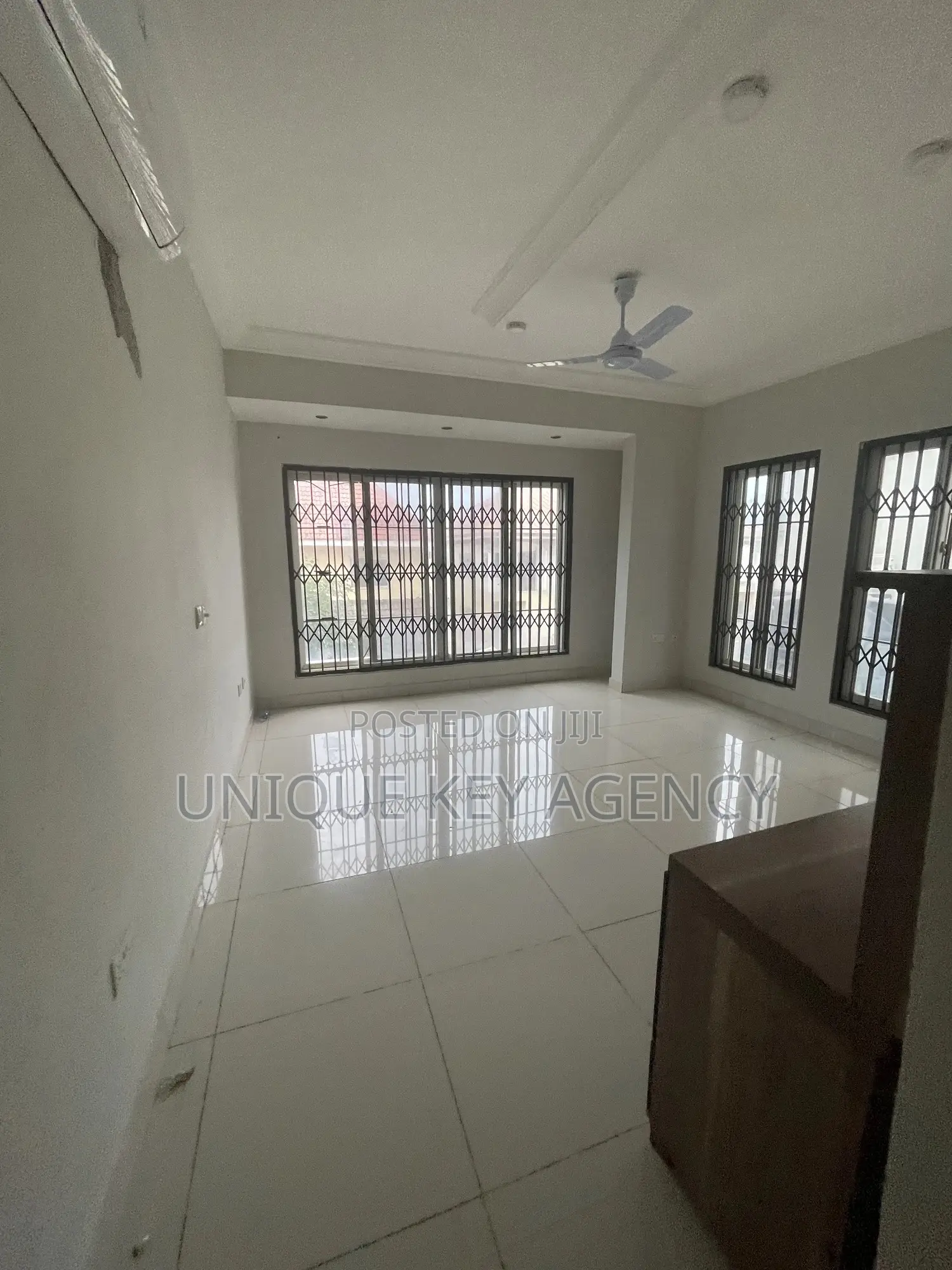 2bdrm Apartment in Unique Key Agency, Airport Residential Area for rent