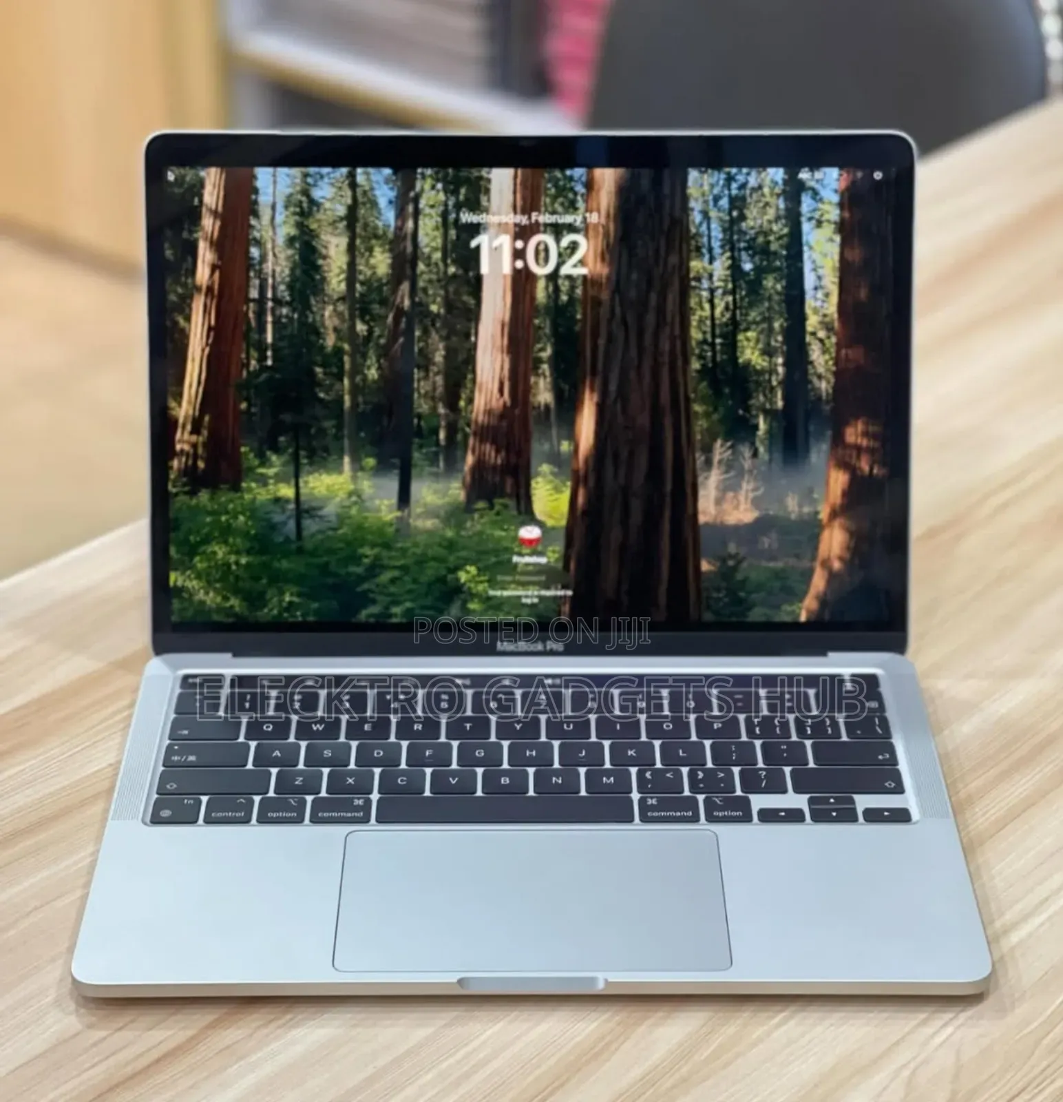 Laptop Apple MacBook Pro 2022 M2 8GB Apple M2 SSD 256GB