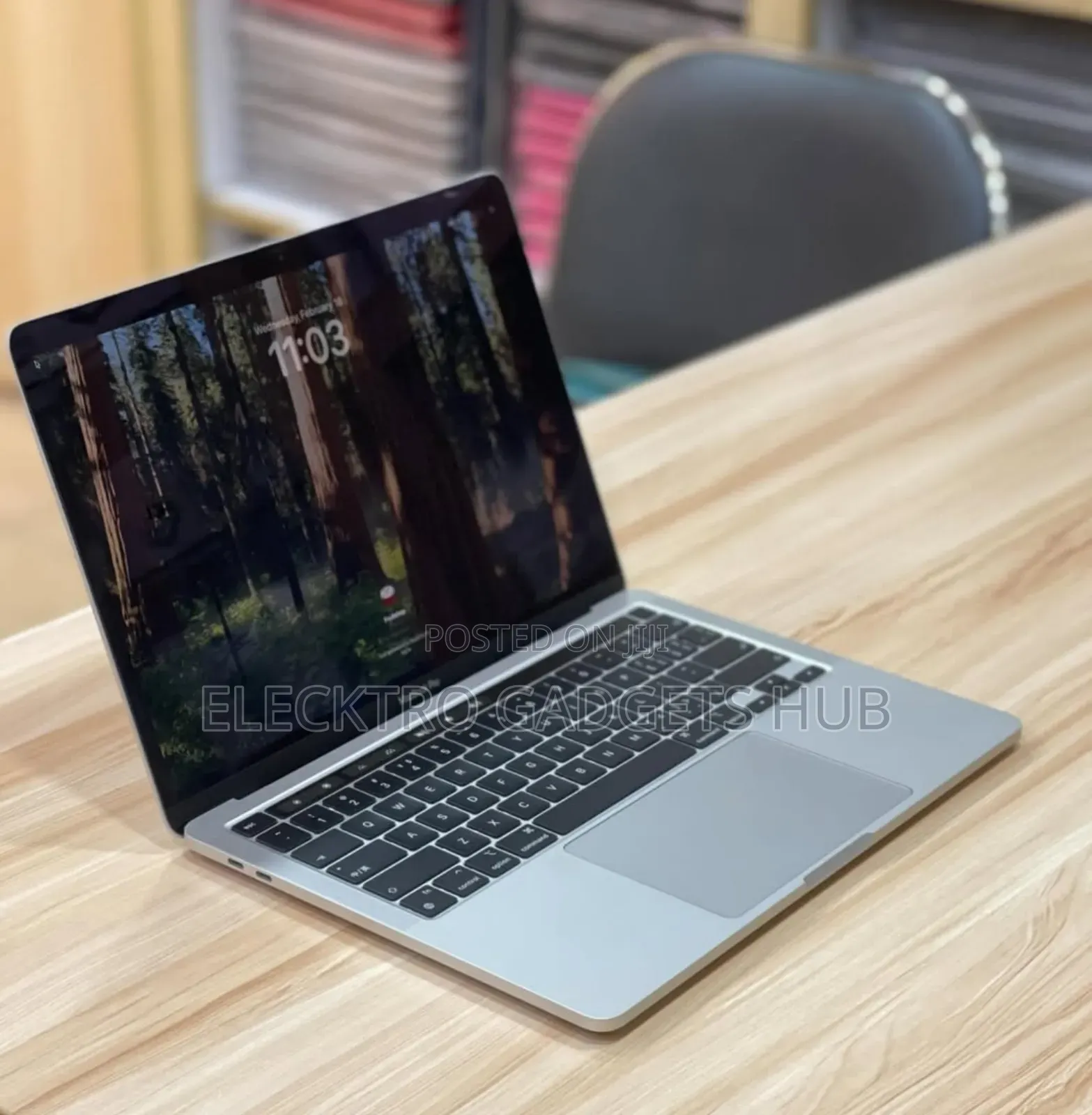 Laptop Apple MacBook Pro 2022 M2 8GB Apple M2 SSD 256GB