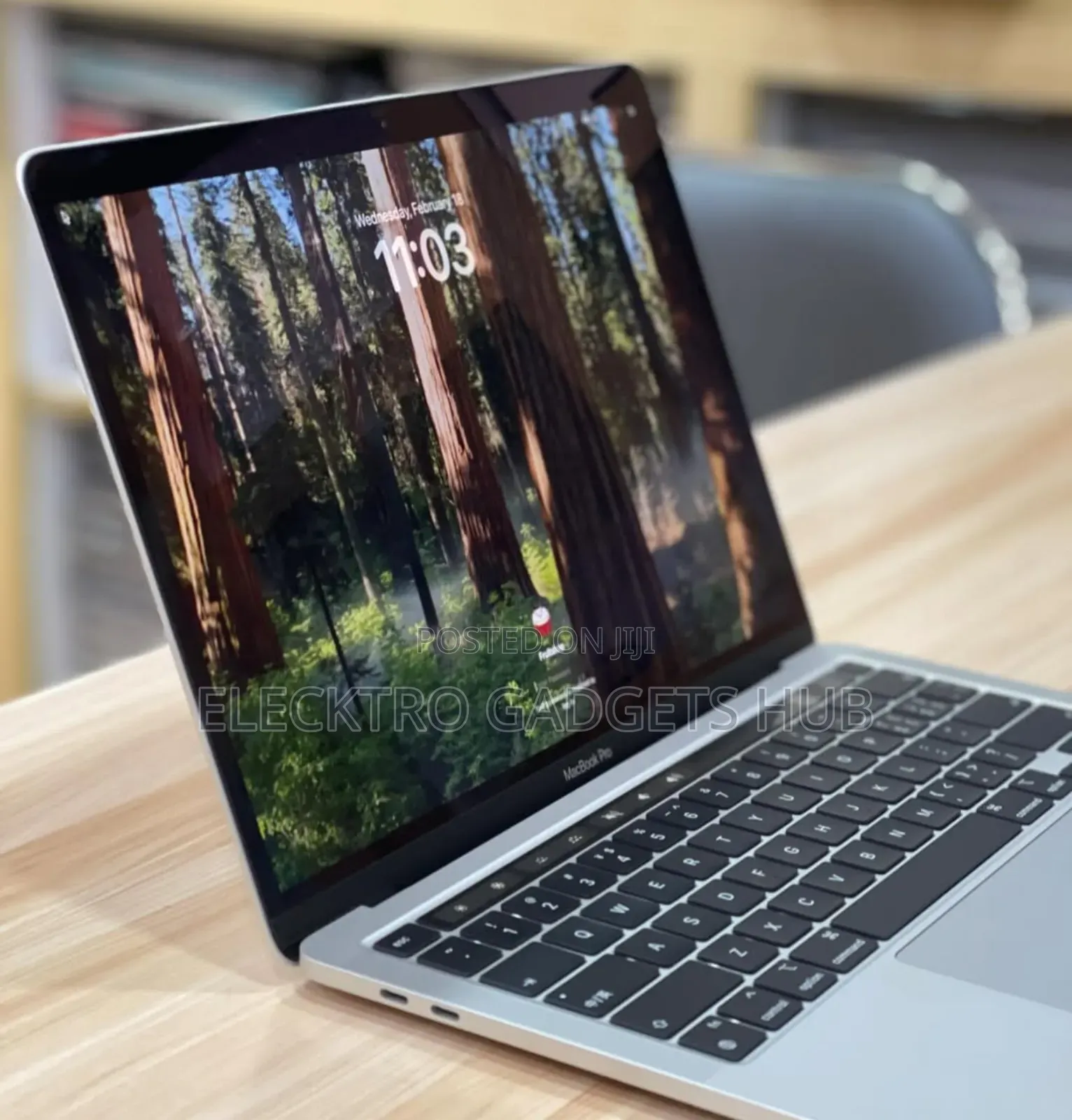 Laptop Apple MacBook Pro 2022 M2 8GB Apple M2 SSD 256GB