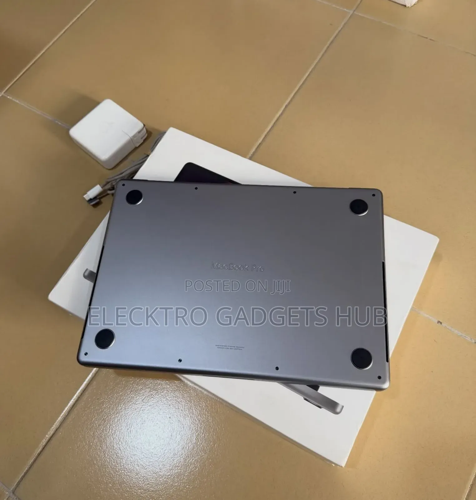 Apple MacBook Pro 2023 M3 Pro 14-inch 18GB Apple M3 Pro SSD 512GB