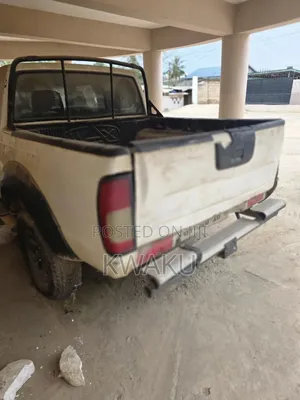Nissan Hardbody 2018 White