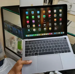 Laptop Apple MacBook Pro 2018 16GB Intel Core i7 SSD 512GB