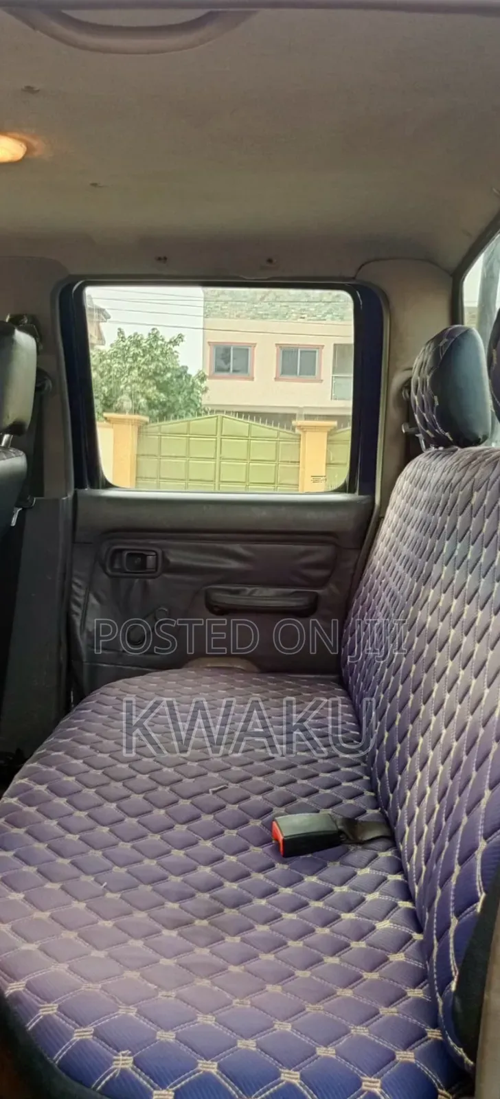 Nissan Hardbody 2011 Blue