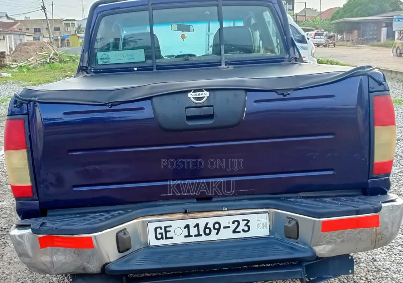 Nissan Hardbody 2011 Blue