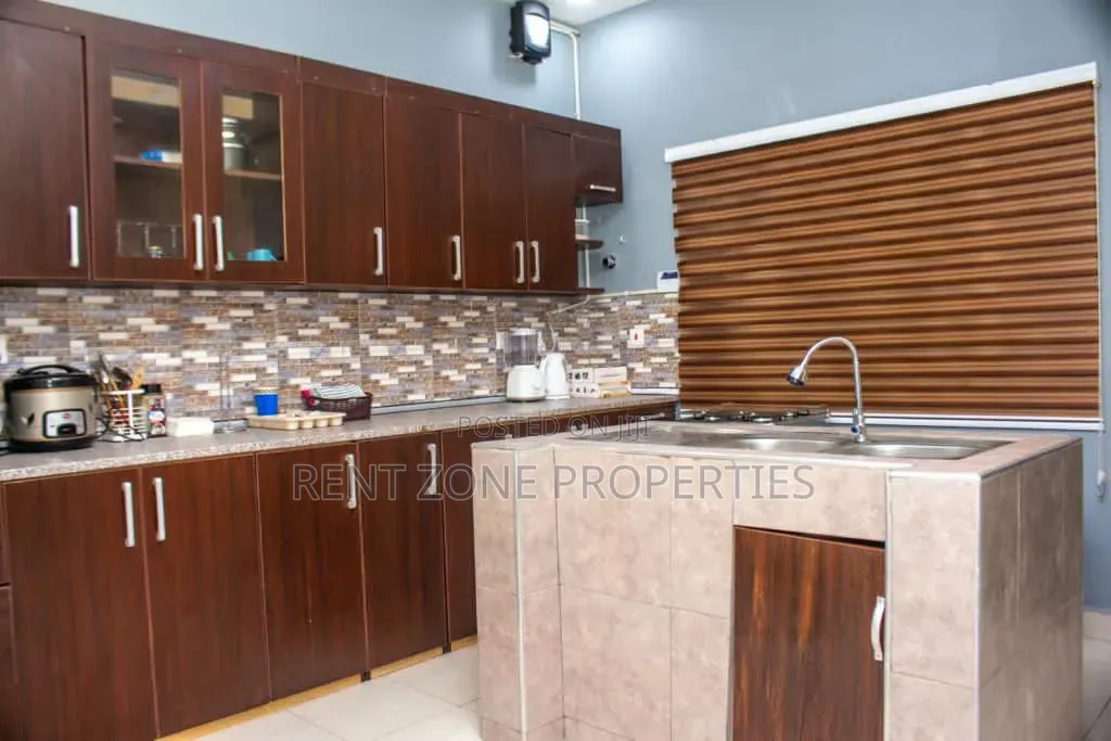 3bdrm Maisonette in Amasaman for sale