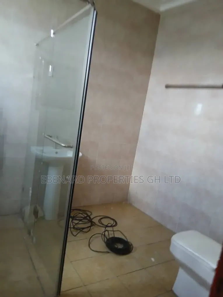 2bdrm Apartment in Ebenard Properties, Sakumono for rent