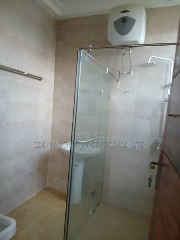 2bdrm Apartment in Ebenard Properties, Sakumono for rent