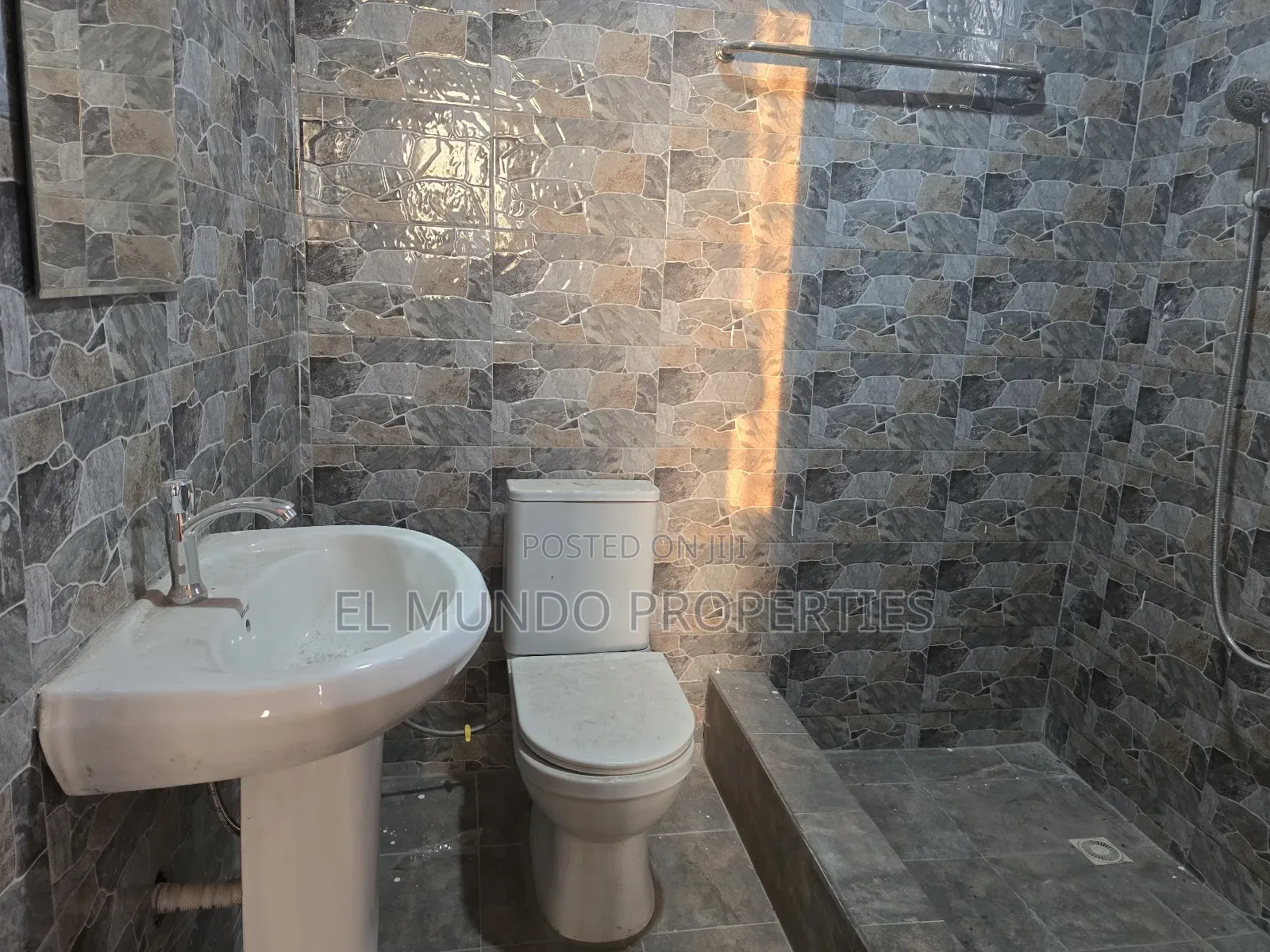 2bdrm Apartment in Apatrapa, Kumasi Metropolitan for rent