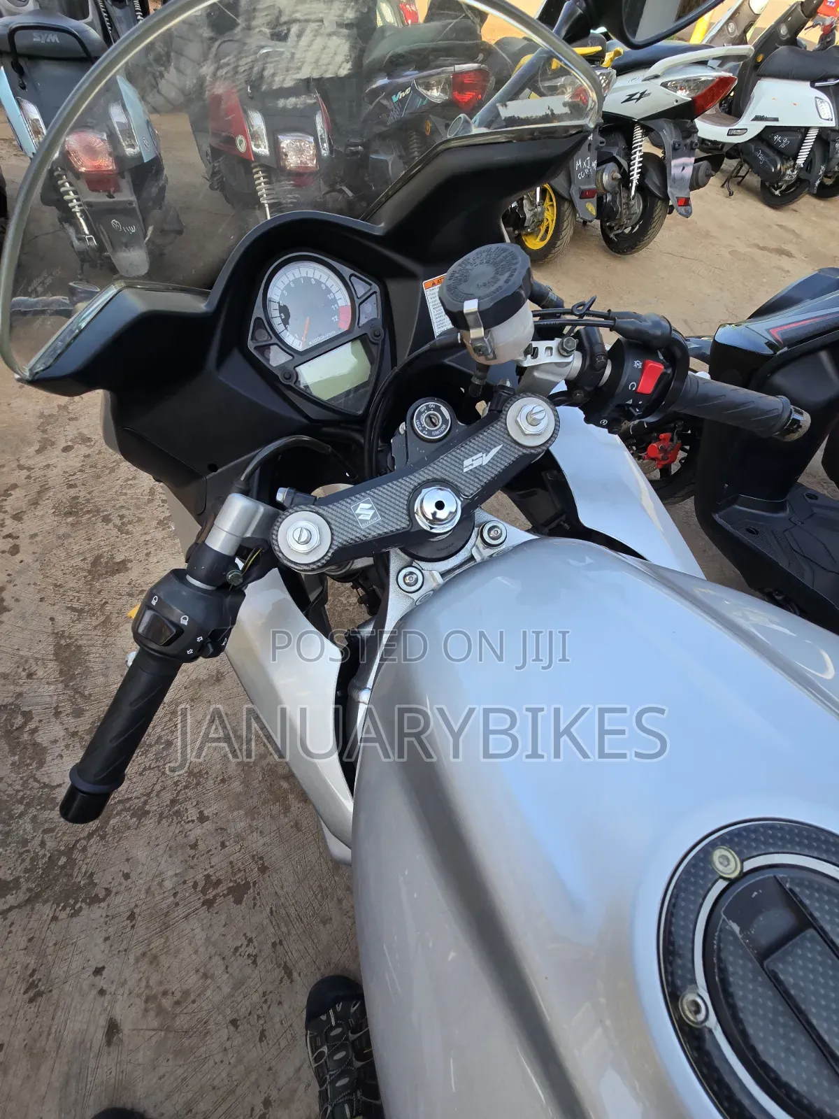 Suzuki V-Strom 2015 Silver