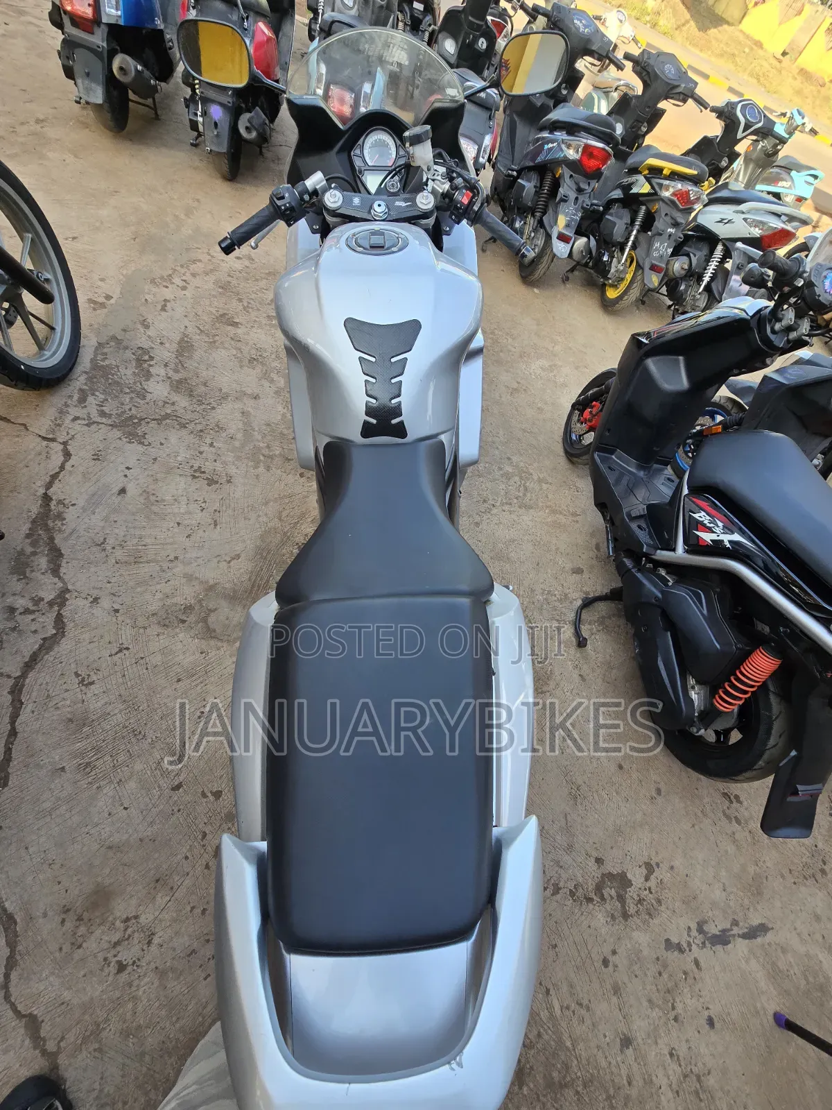 Suzuki V-Strom 2015 Silver