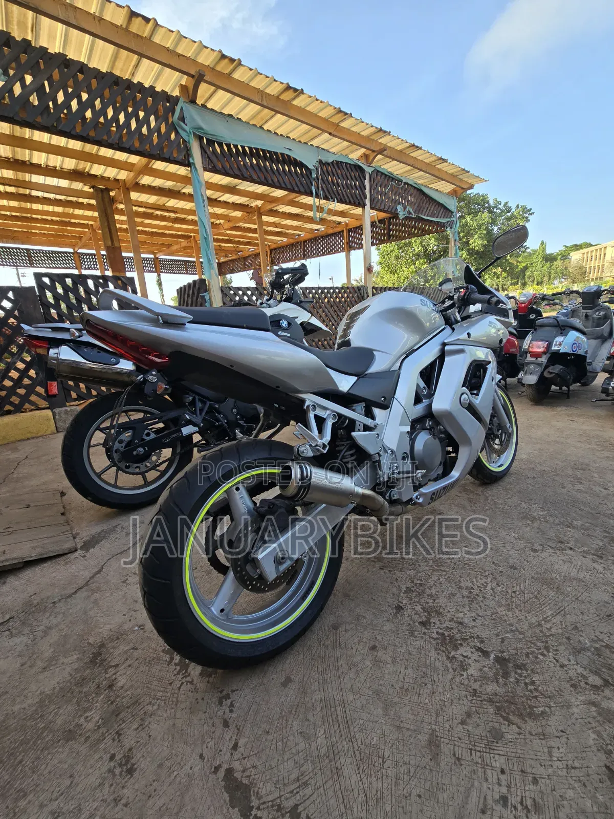 Suzuki V-Strom 2015 Silver