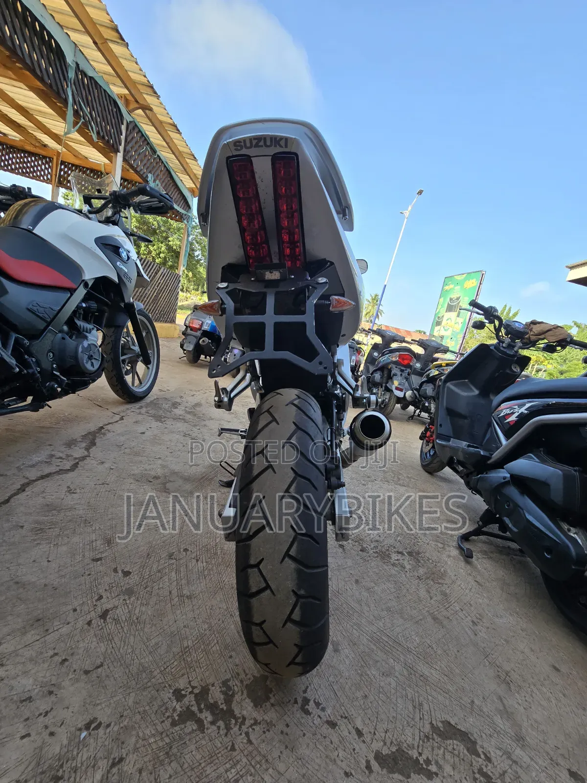 Suzuki V-Strom 2015 Silver