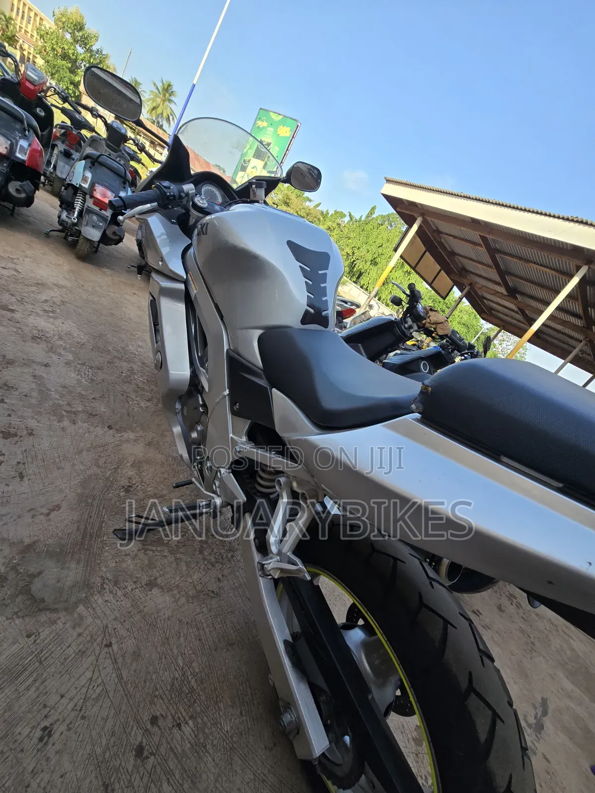 Suzuki V-Strom 2015 Silver