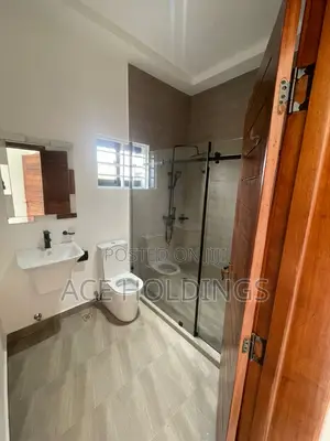 4bdrm Mansion in Ayi Mensah, Oyarifa for sale
