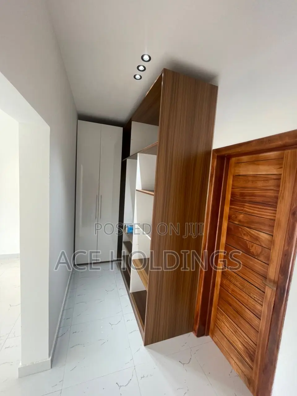 4bdrm Mansion in Ayi Mensah, Oyarifa for sale