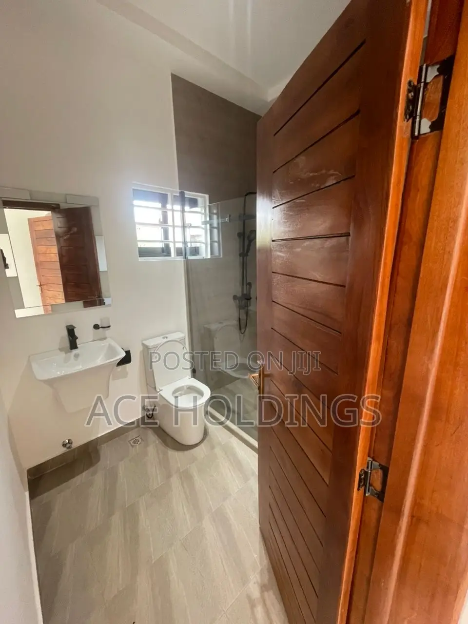 4bdrm Mansion in Ayi Mensah, Oyarifa for sale