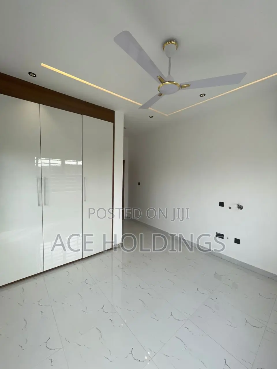 4bdrm Mansion in Ayi Mensah, Oyarifa for sale